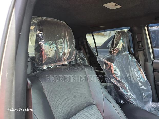 Toyota Hilux 2018 Gray
