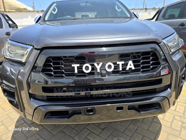 Toyota Hilux 2019 Gray