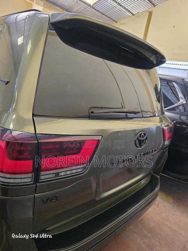 Toyota Land Cruiser 2018 Green