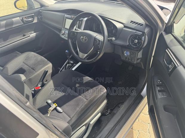Toyota Corolla Fielder 2018 Silver