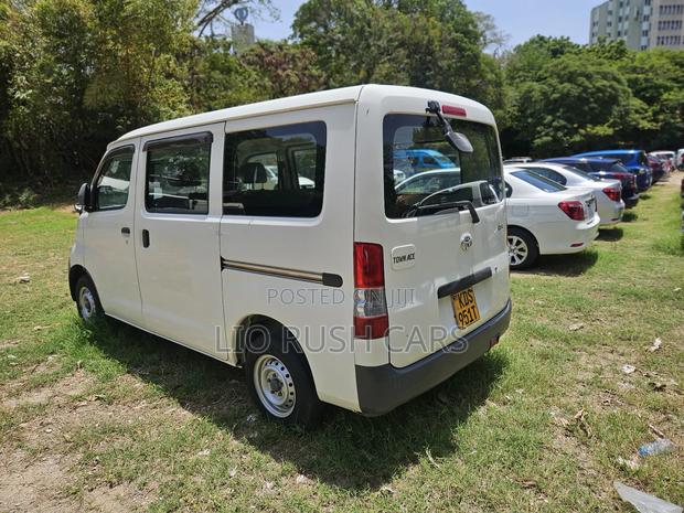 Toyota TownAce 2017 White