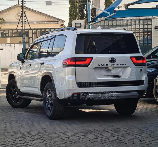 Toyota Land Cruiser 3.5 Petrol 4WD 2021 Off white