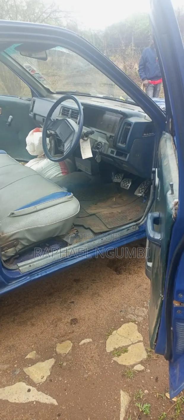 Nissan Pick-Up 1996 Black