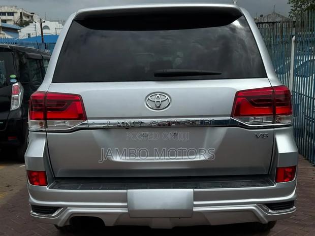 Toyota Land Cruiser 4.5 V8 TD 2019 Silver
