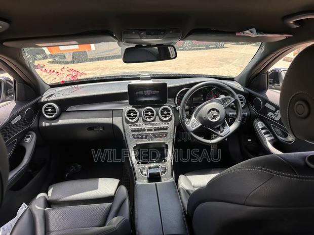 Mercedes-Benz C200 2018 Black