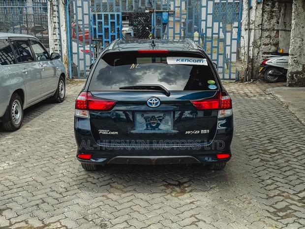 Toyota Corolla Fielder 1.5 Hybrid FWD 2018 Black