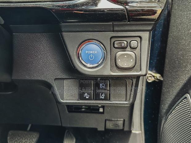 Toyota Corolla Fielder 1.5 Hybrid FWD 2018 Black