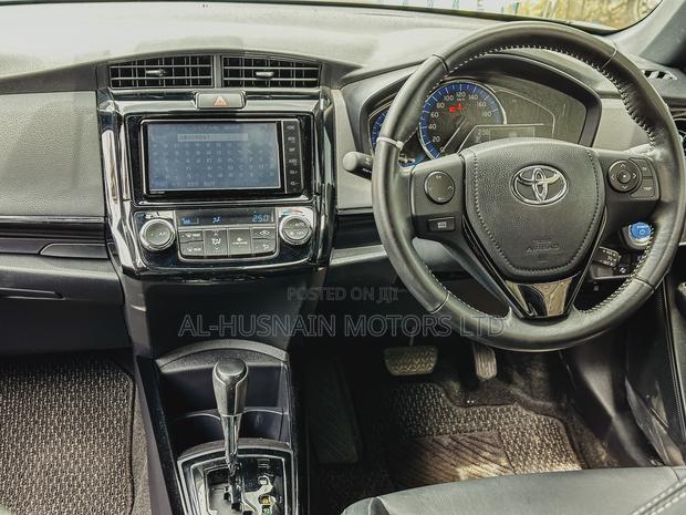 Toyota Corolla Fielder 1.5 Hybrid FWD 2018 Black