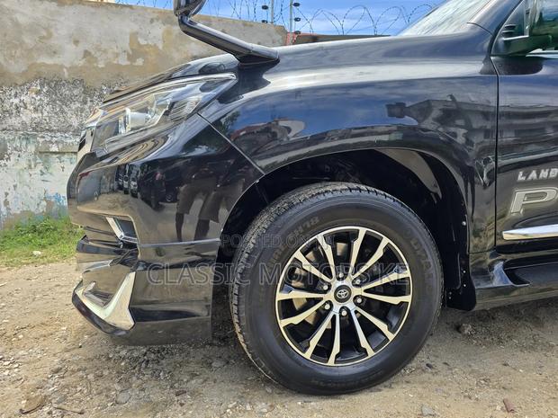 Toyota Land Cruiser Prado 2.8 2019 Black