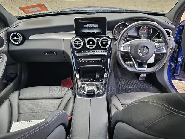 Mercedes-Benz C180 2018 Blue