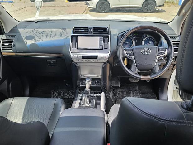 Toyota Land Cruiser Prado 2.8 2018 White