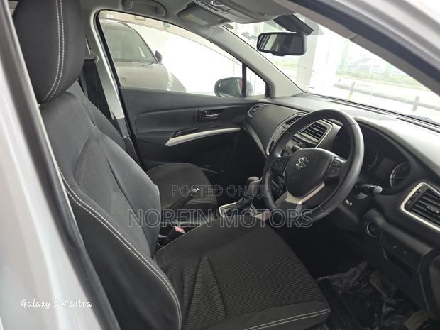 Suzuki Escudo 2018 Off white