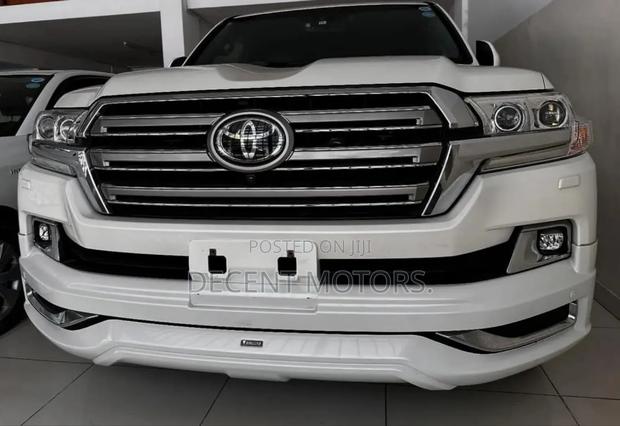 Toyota Land Cruiser 4.6 V8 ZX 2018 White