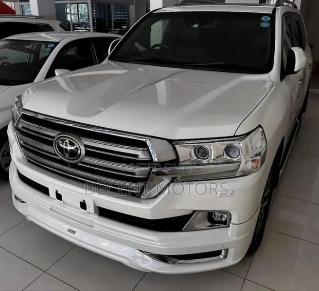 Toyota Land Cruiser 4.6 V8 ZX 2018 White