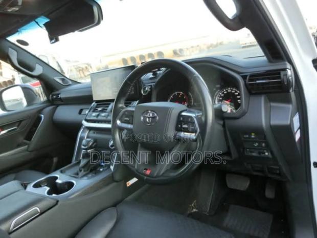 Toyota Land Cruiser 3.3 Diesel 4WD 2021 White