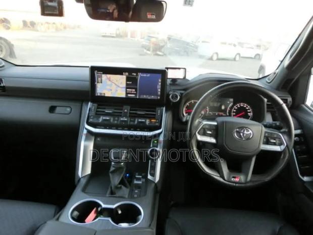 Toyota Land Cruiser 3.3 Diesel 4WD 2021 White