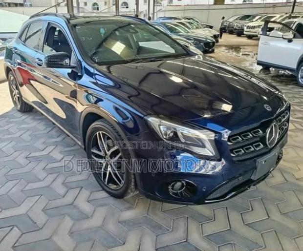 Mercedes-Benz GLA 250 2018 Blue
