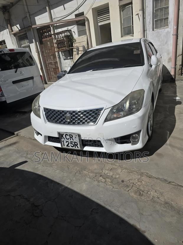 Toyota Crown 2012 White