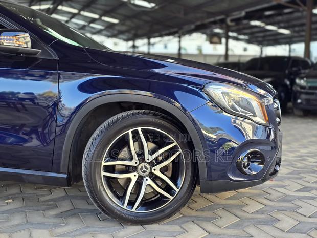 Mercedes-Benz GLA 250 2018 Blue