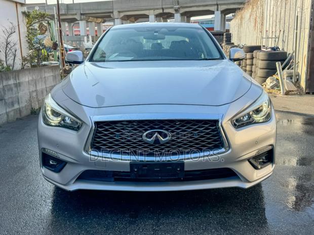 Nissan Skyline 2018 Silver