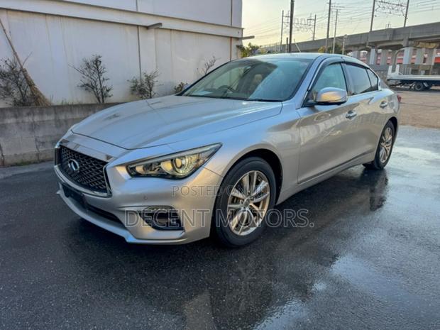 Nissan Skyline 2018 Silver