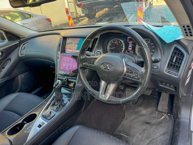 Nissan Skyline 2018 Silver