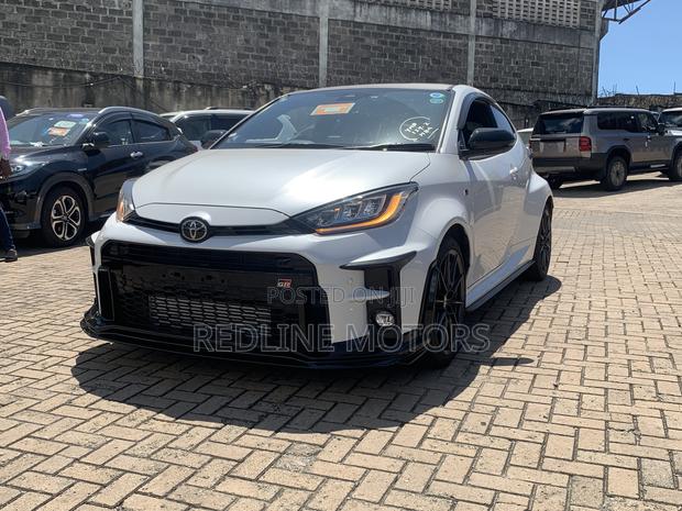 Toyota Yaris 2021 Pearl