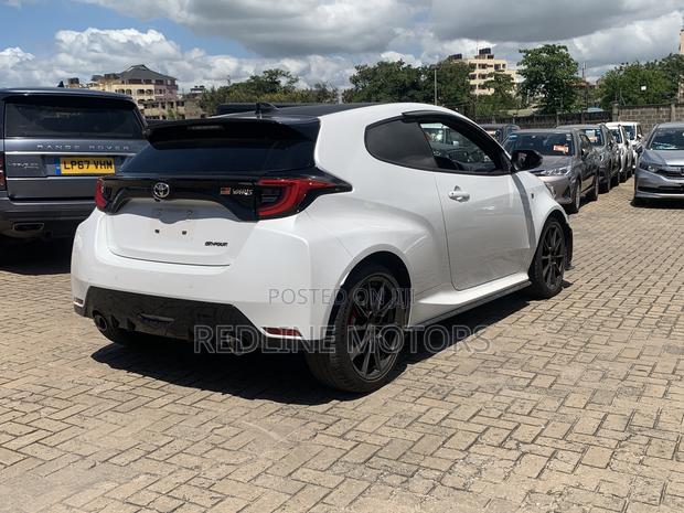 Toyota Yaris 2021 Pearl