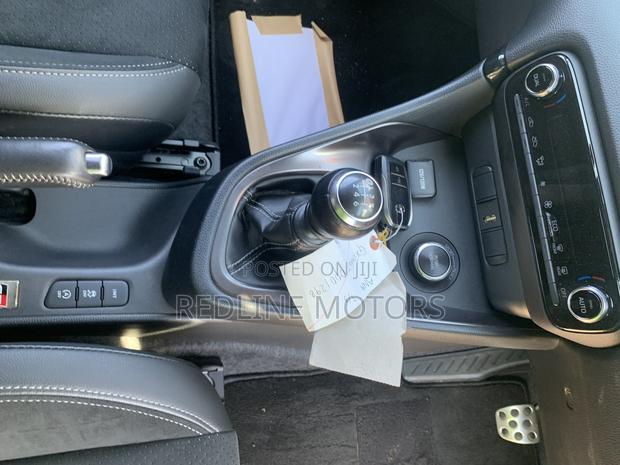 Toyota Yaris 2021 Pearl