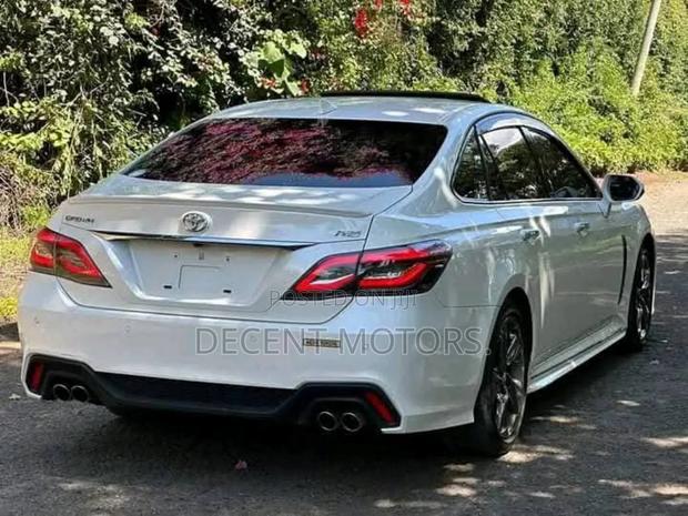 Toyota Crown 2019 White