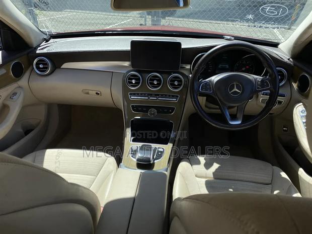 Mercedes-Benz C200 2018 Red