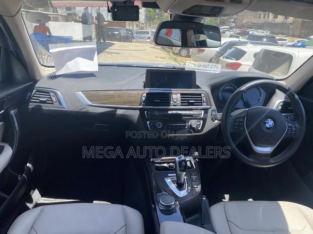BMW 118i 2018 Teal