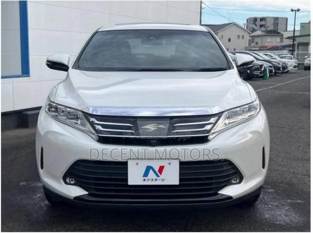 Toyota Harrier 2.0 2019 White