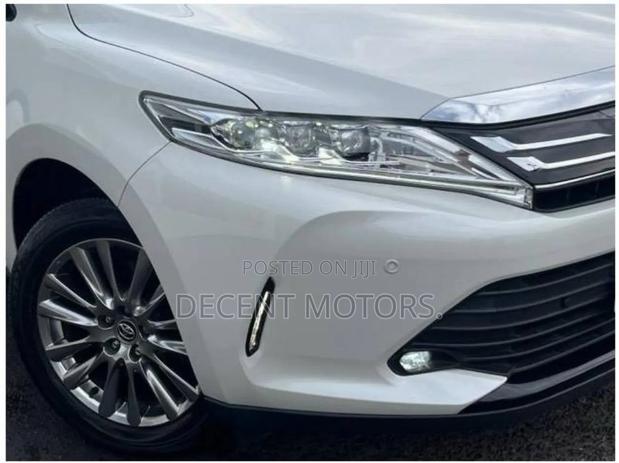 Toyota Harrier 2.0 2019 White