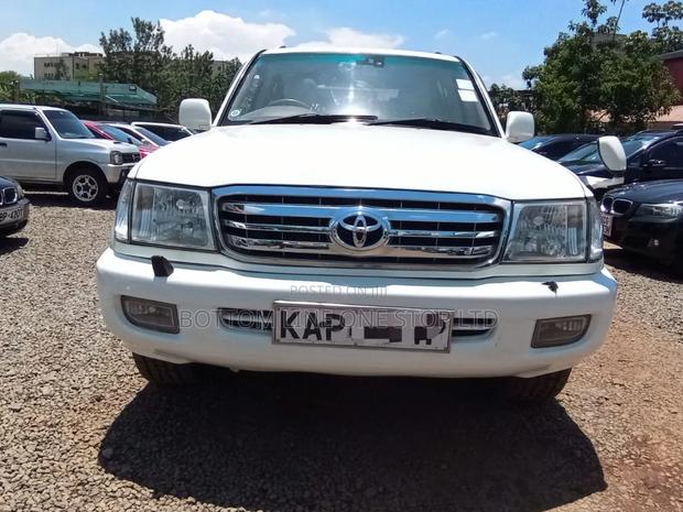 Toyota Land Cruiser 2001 Pearl
