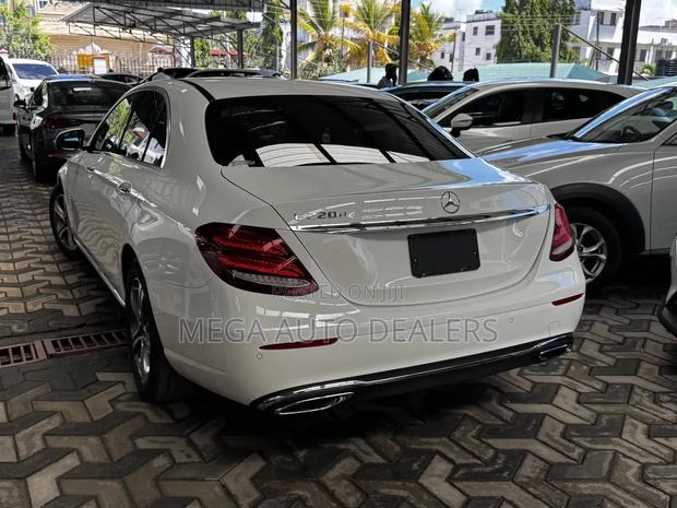 Mercedes-Benz E220 2018 White