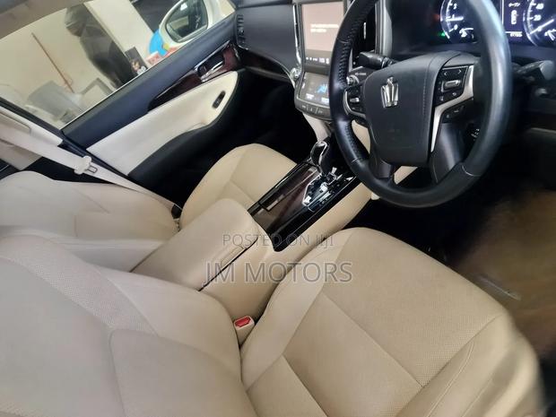 Toyota Crown 2018 Pearl