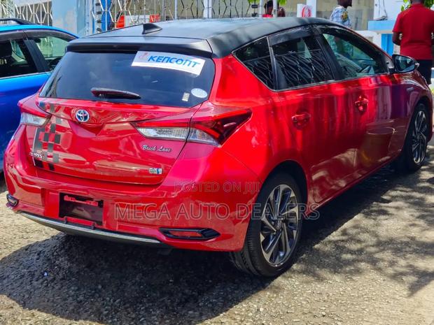 Toyota Auris 2018 Red