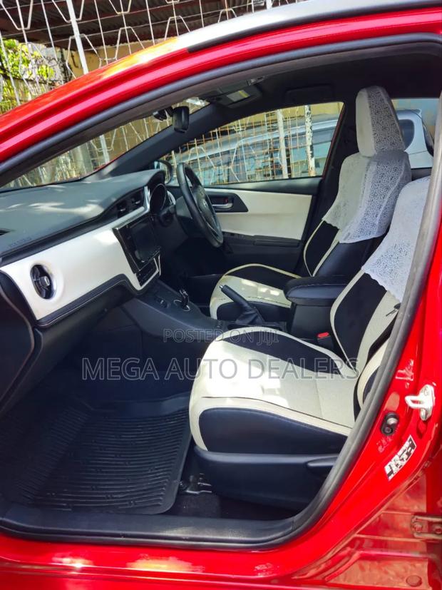 Toyota Auris 2018 Red
