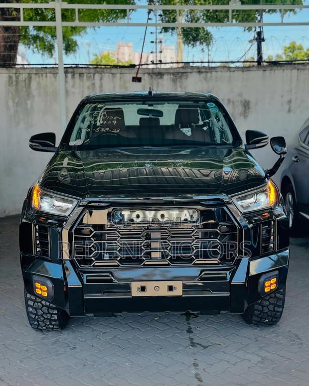 Toyota Hilux 2021 Matt Black