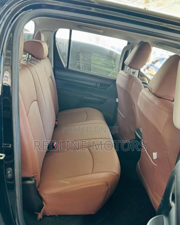 Toyota Hilux 2021 Matt Black