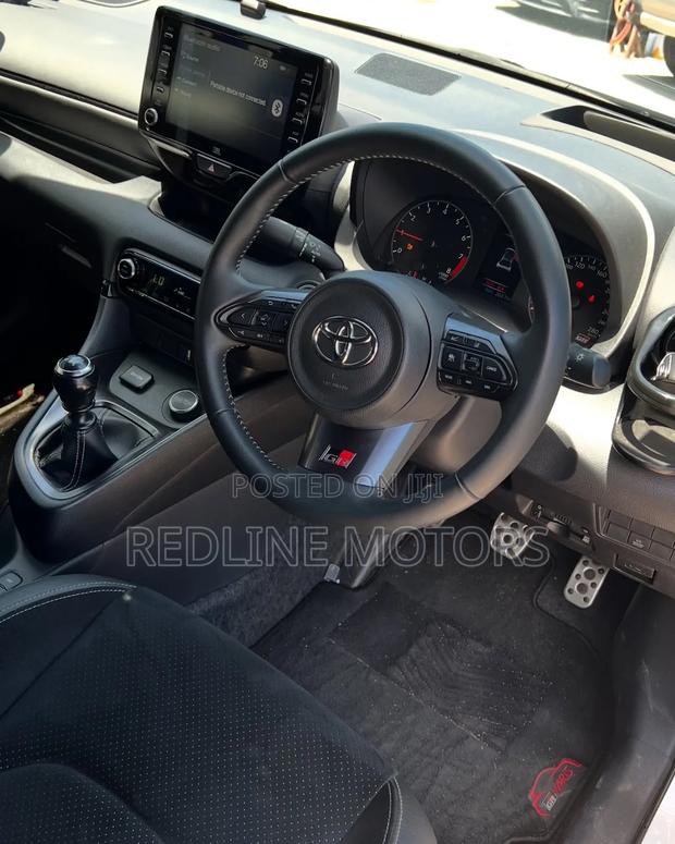 Toyota Yaris 2021 White