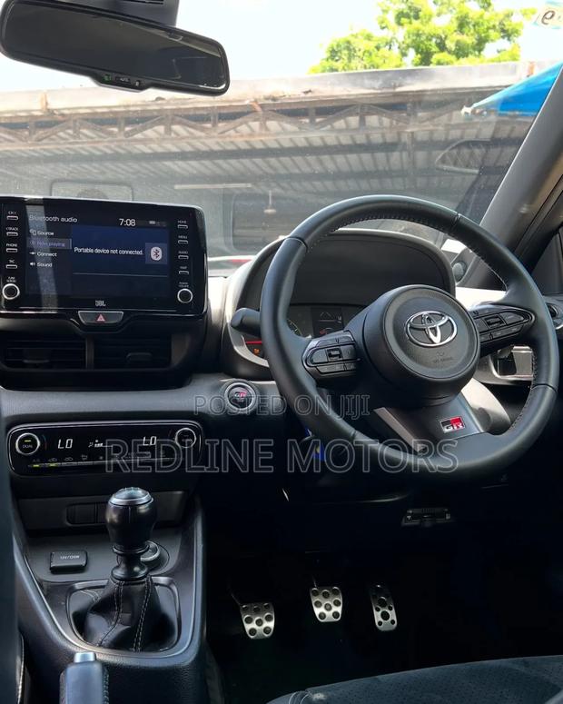 Toyota Yaris 2021 White
