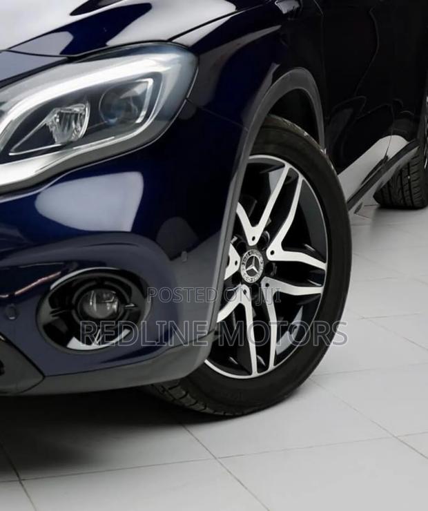 Mercedes-Benz GLA 250 2018 Blue