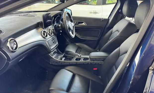 Mercedes-Benz GLA 250 2018 Blue