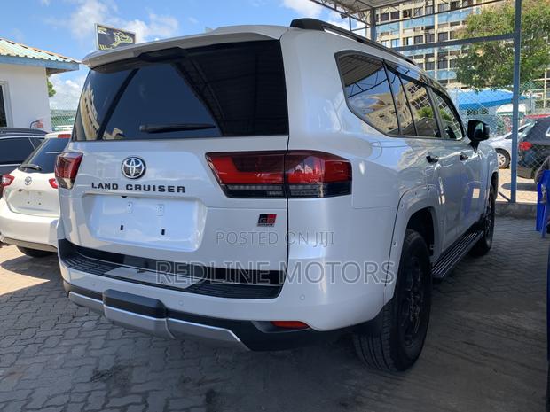 Toyota Land Cruiser 3.3 Diesel 4WD 2021 Off white