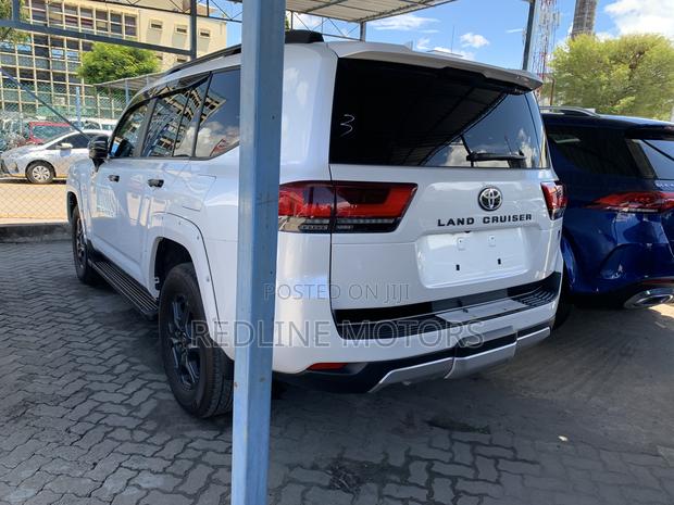 Toyota Land Cruiser 3.3 Diesel 4WD 2021 Off white