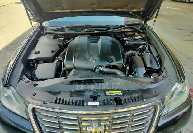 Toyota Crown 2015 Black