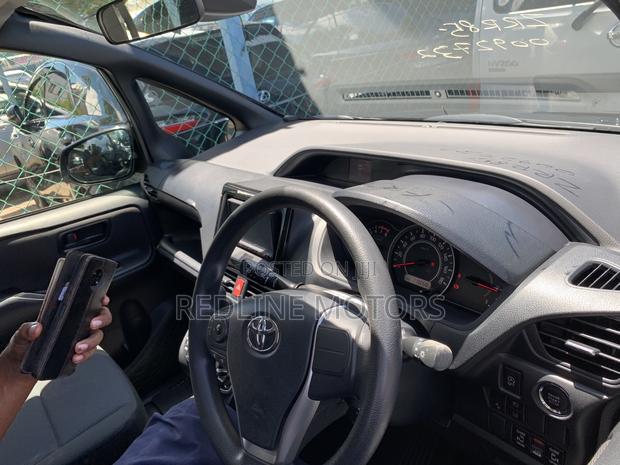 Toyota Noah 1.8 FWD Hybrid (7 seater) 2018 Off white