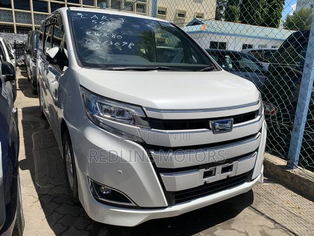 Toyota Noah 1.8 FWD Hybrid (7 seater) 2018 Off white
